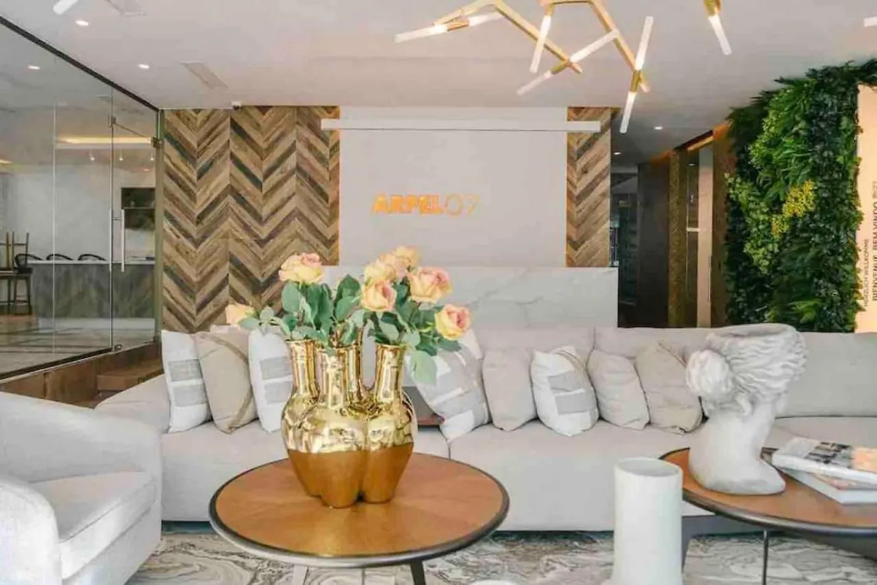 Upscale City Center Condo Los Prados